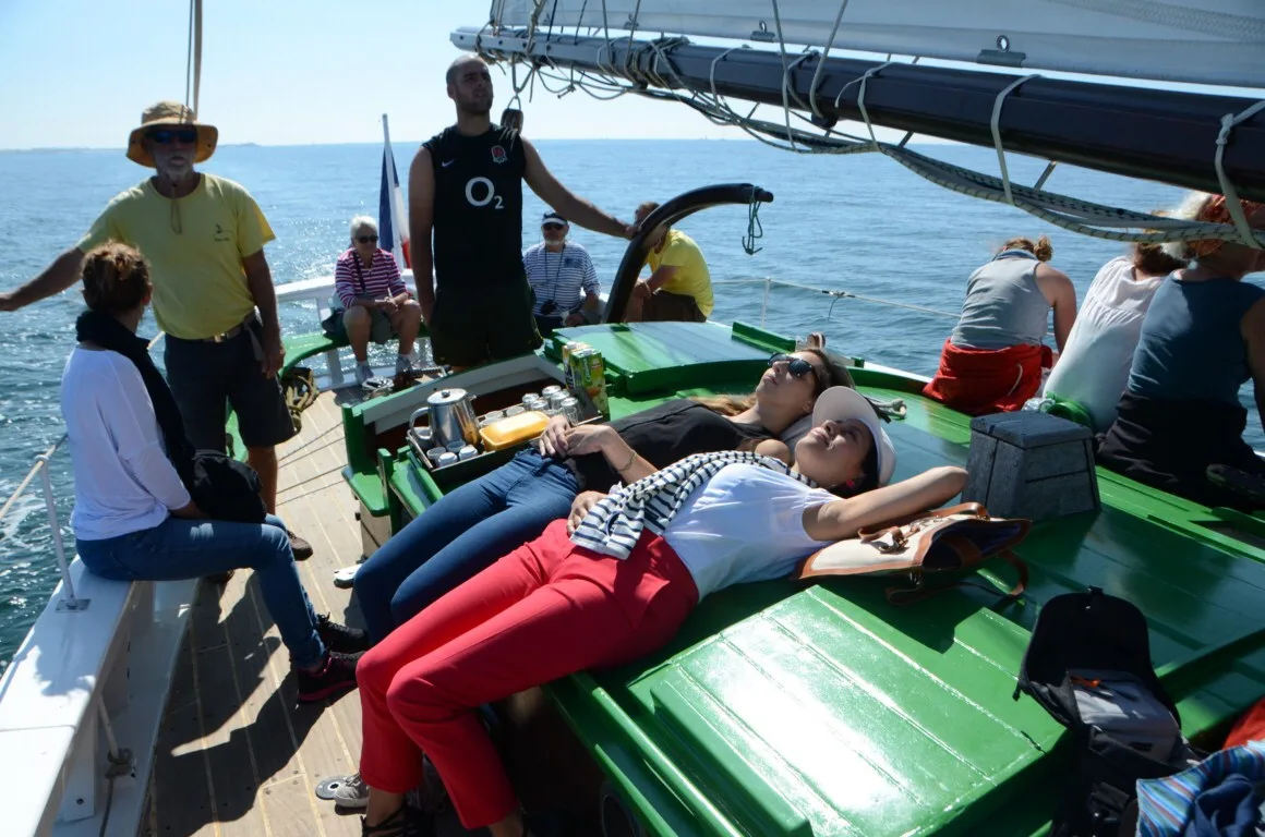 sailing to ile de hoedic brittany