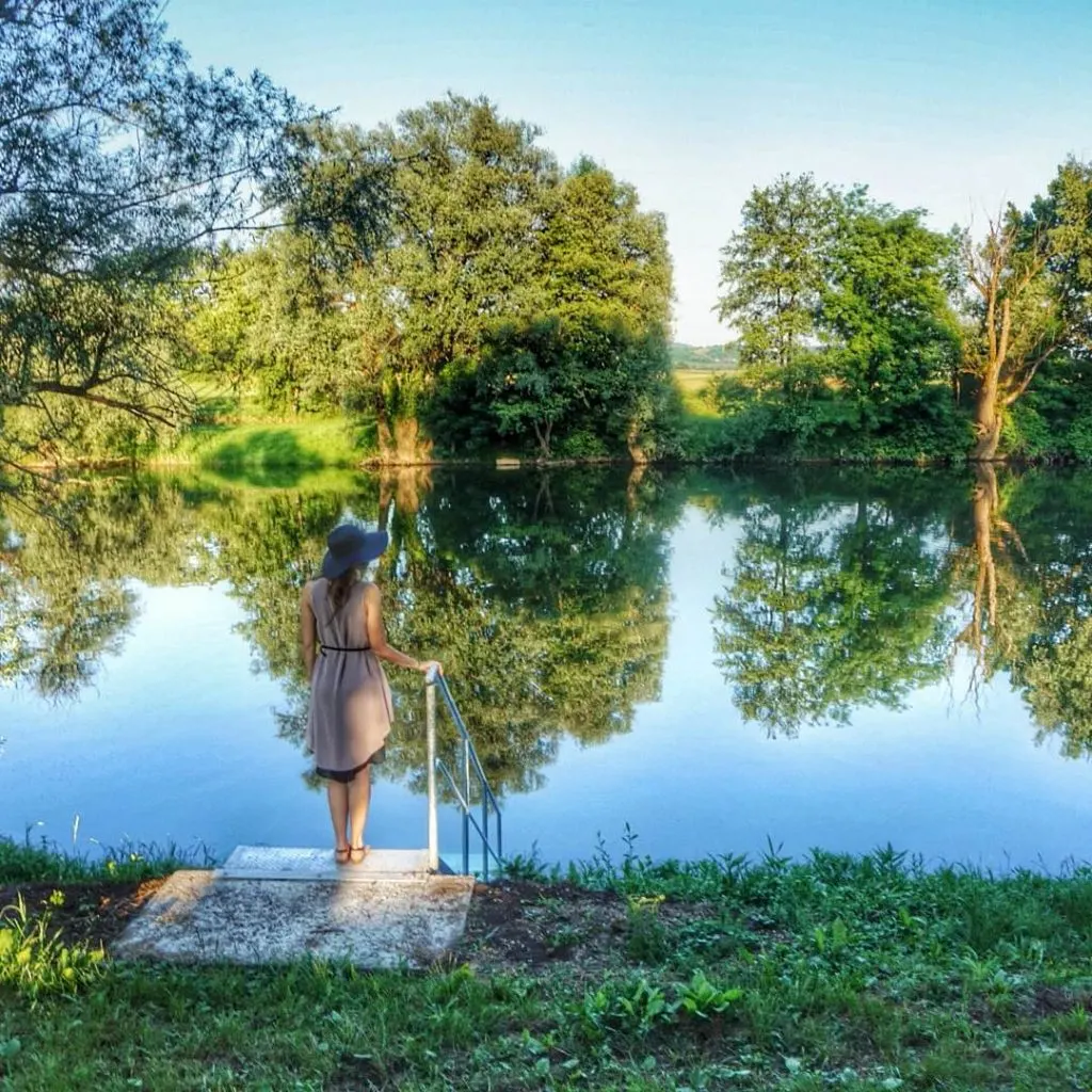 A long weekend in Slovenia at Big Berry Camp: the river is right in front of the houses!