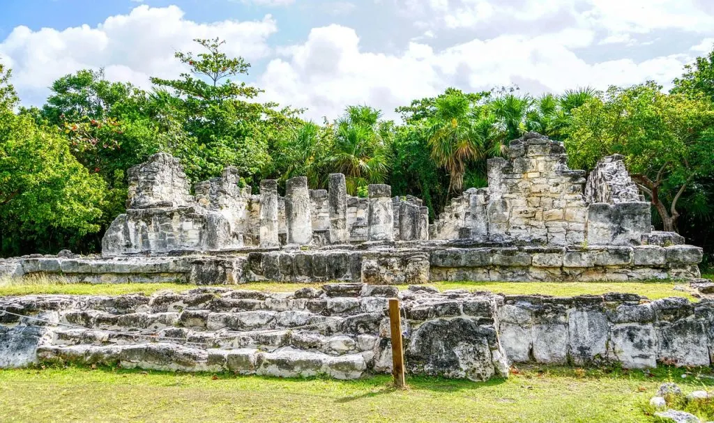 A very colorful image of El Rey Archaeological site. The ruins of an ancient building are surrounded by green vegetation