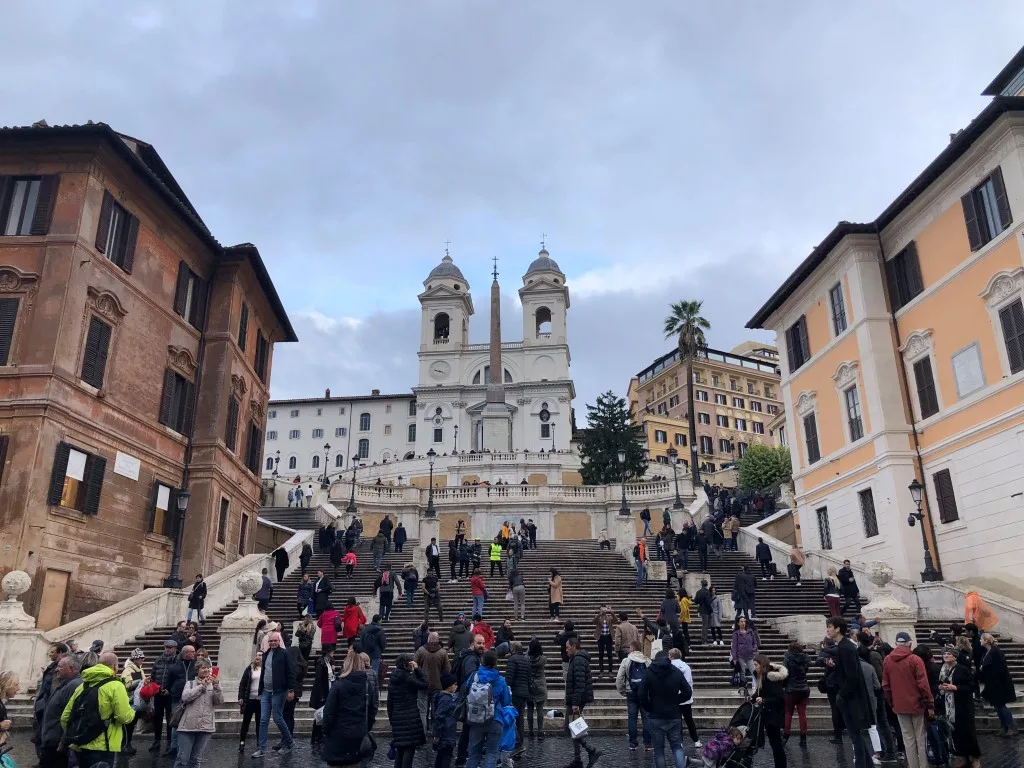 The Spanish Steps in Rome, and a great number of people climbing them up and down