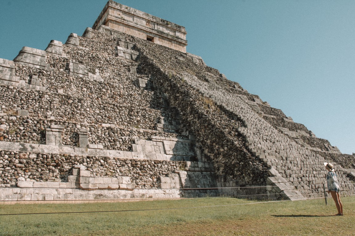 A close up image of Kukulcan Pyramid, inserted in a post about the ideal Cancun itinerary
