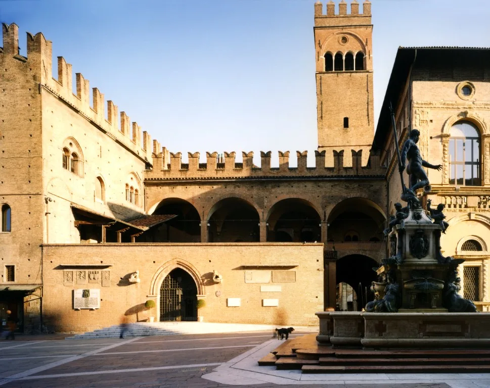 Image of Palazzo Re Enzo, inserted in a post about an epic Bologna itinerary