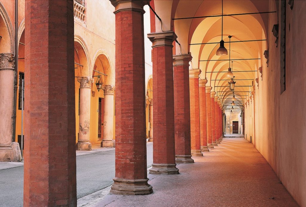 The porticoes in Bologna, inserted in a post about one day in Bologna itinerary 