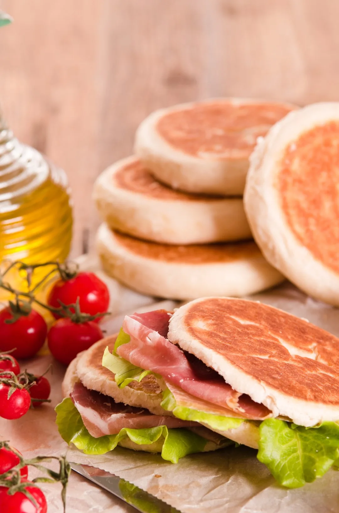 A panini of Tigella bread with prosciutto and lettuce