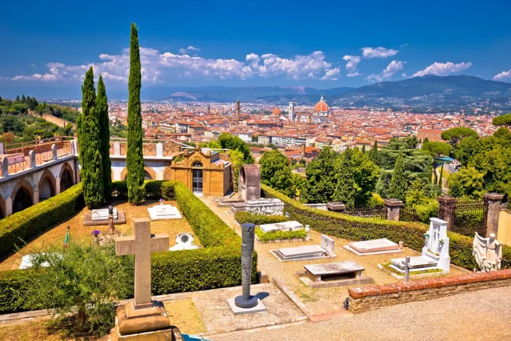 Image of a small graveyard and, in the background, the city of Florence 