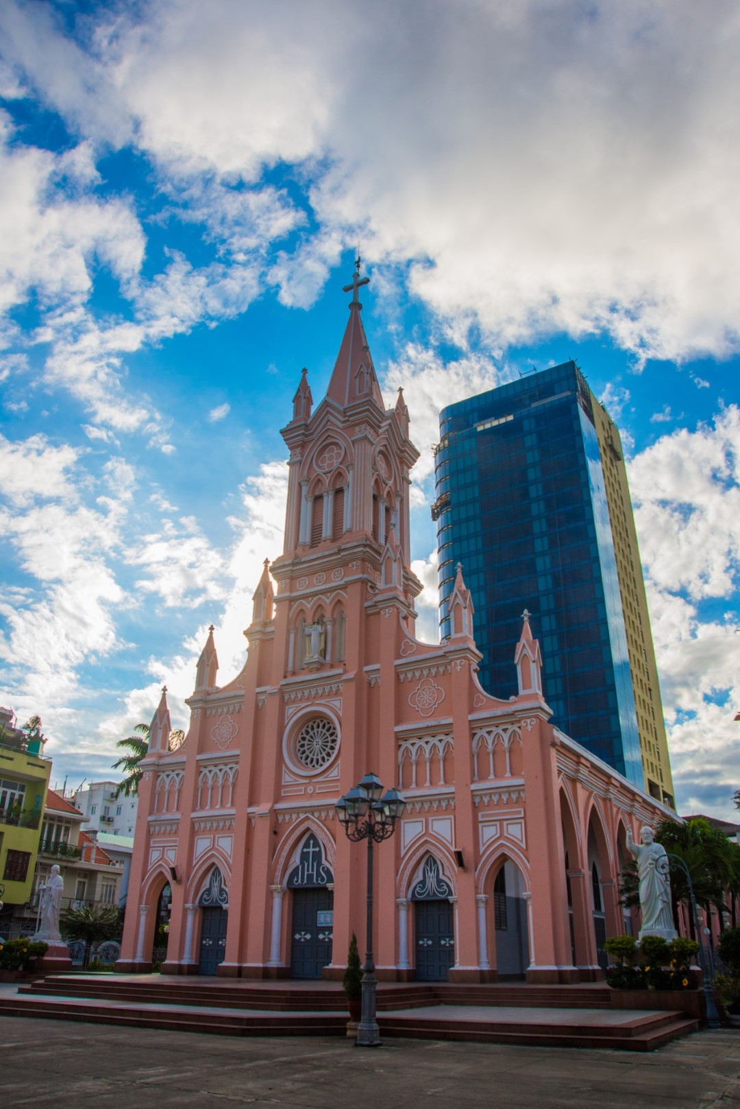 A pink cathedral in da nang 