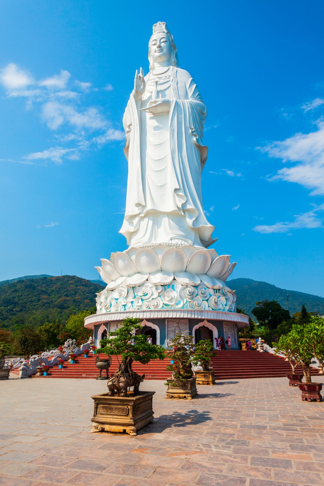 A white, large lady Buddha statue