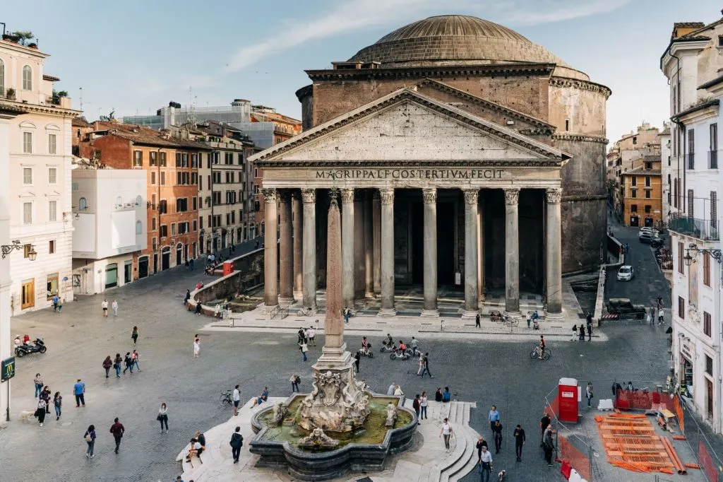 An image of the Pantheon, inserted in a post about taking a day trip from Florence to Rome 