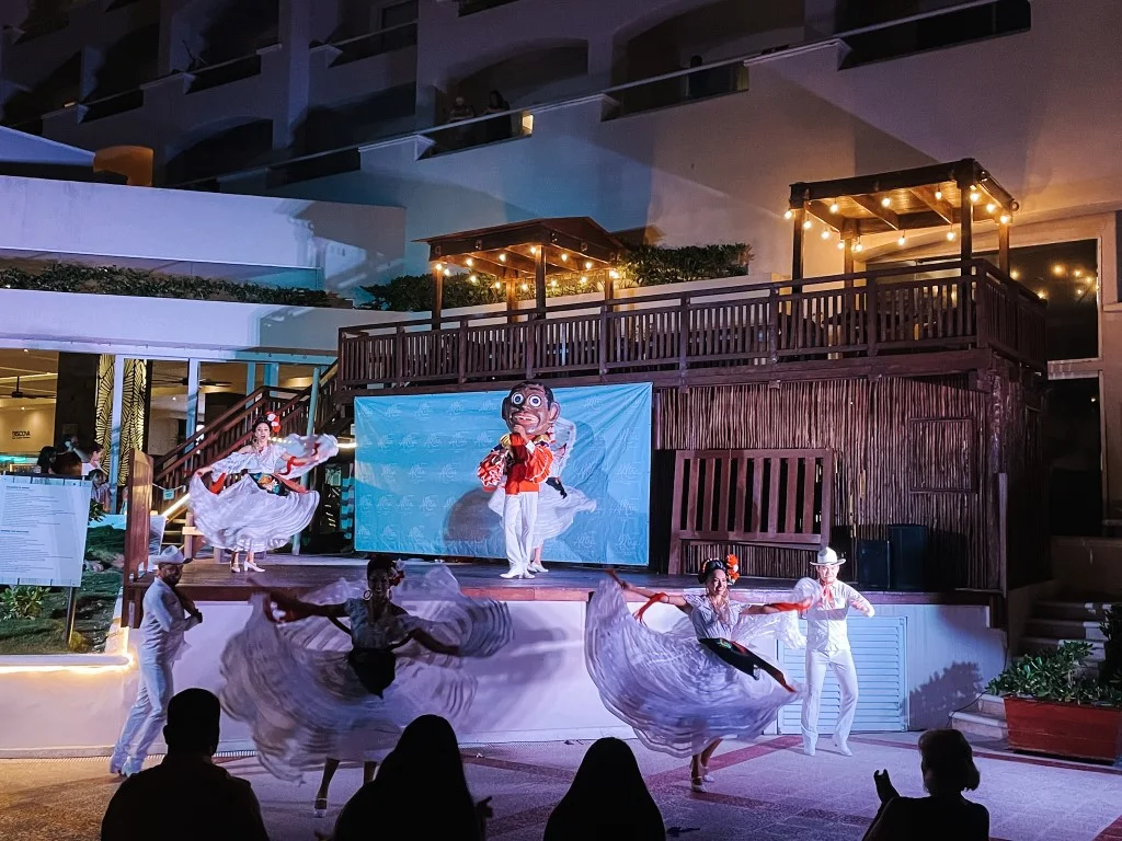 A Mexican show at Wyndham Alltra Cancun