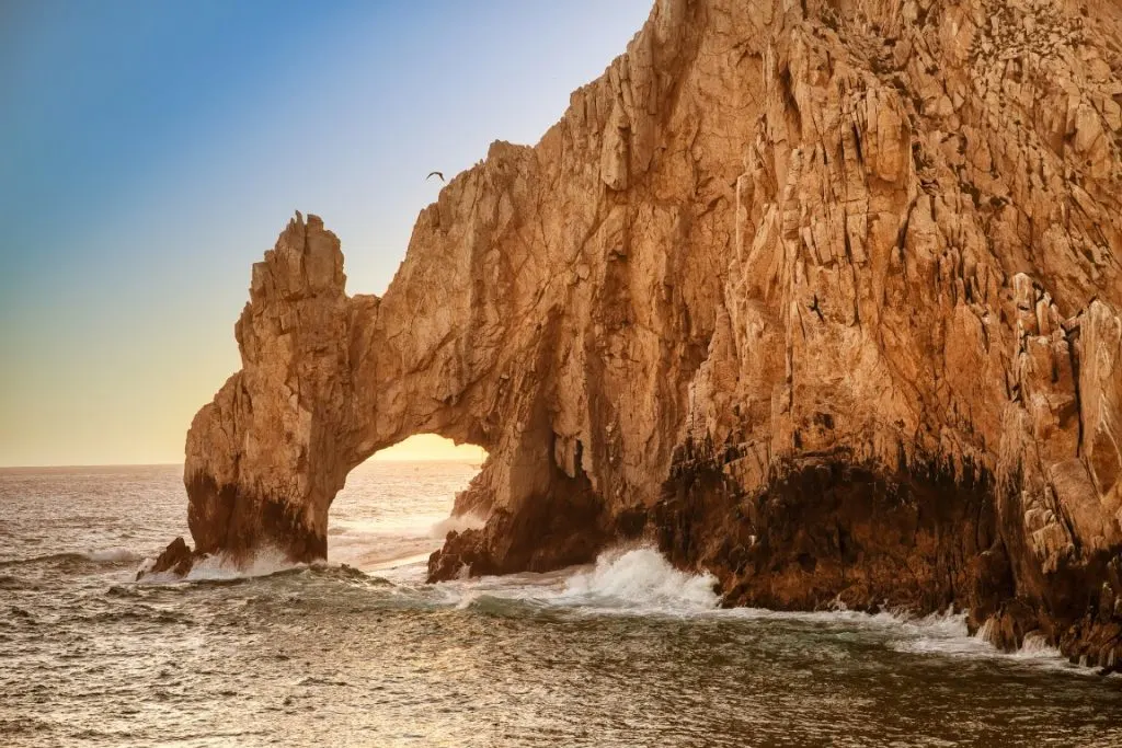 An image of The Arch rock formation in Los Cabos