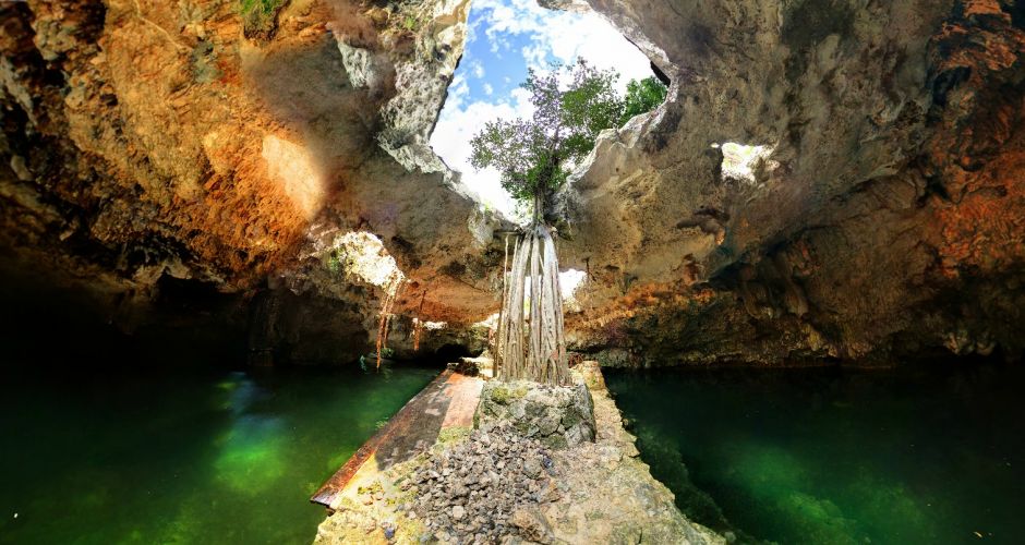 Image of a cenote, inserted in a post about the ideal Cancun itinerary