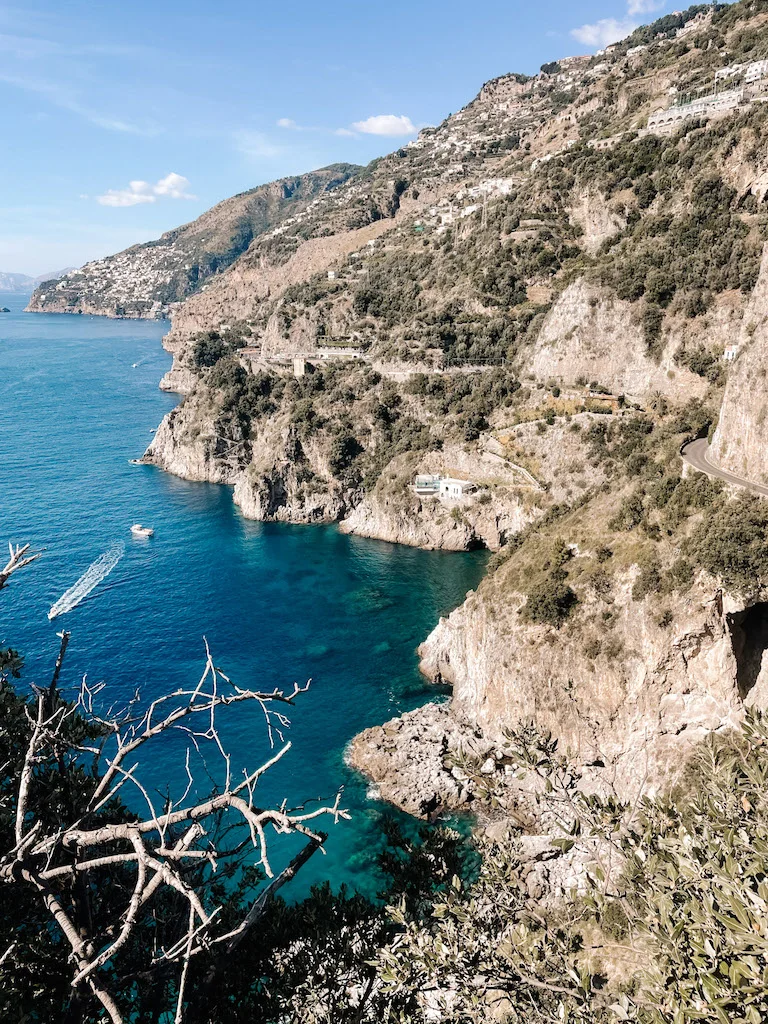 Image of a viewpoint over the coastline in the Amalfi Coast