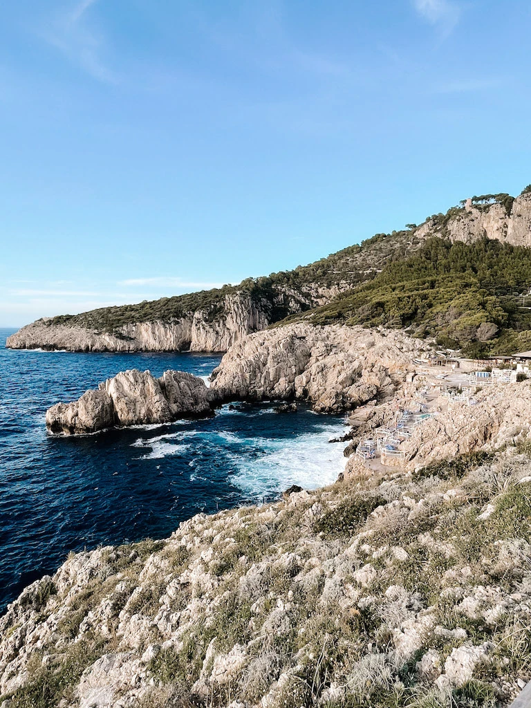 Image of the craggy coastline in Capri, one of the best day trips from Sorrento 