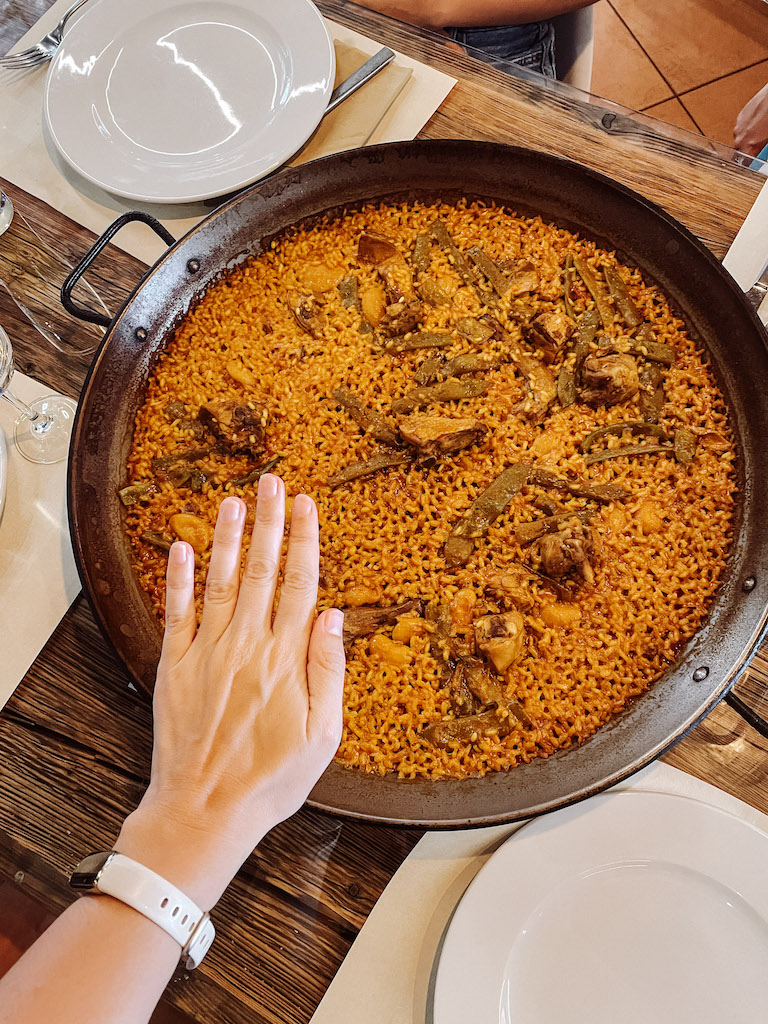 Image of a huge paella