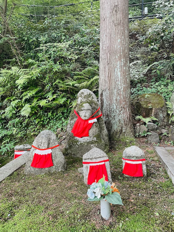 Stone sculptures with red dresses